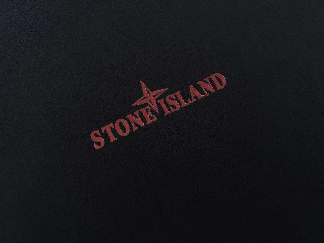 W629#P110💰 [Stone lsland/Stone Island summer new short-sleeved T-shirt with broken printed pattern on the chest] ⚠️[Original creation with high control of details] - Made of 260g combed cotton 32-count double yarn, soft and comfortable to the touch, sweat-absorbent and breathable. - Simple basic and versatile style, original quality, the first choice for couples. - Made in a large factory, four needles and five threads on the shoulder, neatly arranged, high quality workmanship. - Same style for men and women. Very versatile, one piece for everyone, details are clearly visible. Color: Black White Size: M L